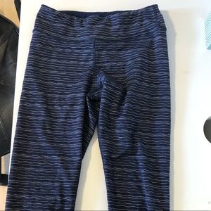 cropped patterned workout legging
